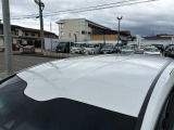 中古車という商品の特性ルーフには子キズや塗装しみ細かな凹み等があります