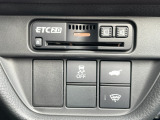 運転席右側にETCや電動リアゲートのスイッチ等がついています。