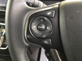 ステアリング左手側にオーディオ関連のコントロールスイッチを配置しています。操作時は視線を逸らすことなく運転に集中できます。
