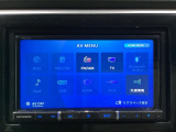 ワイド画面のナビゲーションはフルセグTV対応のメモリーナビ(社外品)を搭載しています。Bluetoothオーディオ機能がありますので、スマートフォンなどの音楽も再生できます。