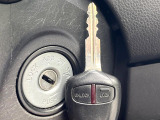 【キーレス】少し離れた場所からでもボタン一つでドアの開錠・施錠ができるのでとっても便利!ドアの鍵穴周りに傷をつけることもありません♪