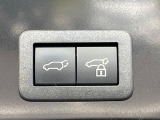 【パワーバックドア】スマートキーや運転席のボタンを押すだけでリアゲートが自動で開閉します!荷物を持っている時や、高い位置にあるバックドアを閉める際に便利な機能です♪