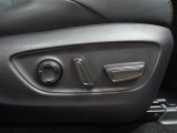 運転席はパワーシートなのでお好みのドライビングポジションに調整可能です♪