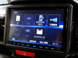 CD、DVD、Bluetooth、AM、FM、スマートフォン接続ができます。