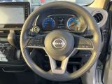 ハンドルは軽やかに回り、気持ちよく運転が出来ます。