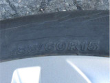タイヤサイズは、185/60R15です。