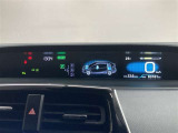 メーターが運転席から見やすいインパネ中央部に配置してるので走行中の視線移動が少なく快適です。