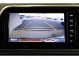 後方の死角を軽減し、狭い場所での切替しや駐車もしやすくなるバックモニターを装備しています。