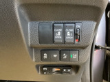 パワースライドドアの開閉はスマートキーのリモコンやドアノブは勿論、運転席側のスイッチ操作でも開閉ができ、安全・簡単です。