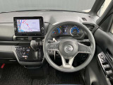 統一感のある広々とした運転席回り