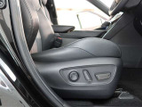 パワーシート搭載。微妙な調整が手軽にでき、ピッタリなポジションで運転することが可能です。