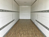 ラッシングレールが3対付いています。(上下のラッシングレールは後方から前方まで付いています)