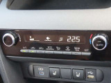 オートエアコンなのでスイッチひとつで車内を設定温度に調節してくれます☆