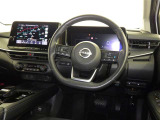 運転席まわりです。 各操作スイッチは使いやすい位置に配置されてます。