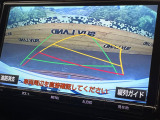 【バックカメラ】駐車時に後方がリアルタイム映像で確認できます。大型商業施設や立体駐車場での駐車時や、夜間のバック時に大活躍!