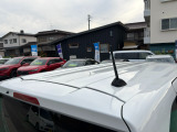 中古車という商品の特性ルーフには子キズや塗装しみ細かな凹み等がありますルーフ後ろ側に板金跡が有ります