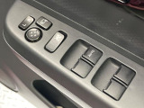【電動格納ミラー】サイドミラーは電動格納式となっており、狭い駐車場でもキズがつくリスクを抑えられます。