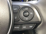 【ステアリングスイッチ】右です。ハンドルから手を離さず、運転に集中したまま手元でマルチインフォメーションディスプレイ内の表示切替などができます。