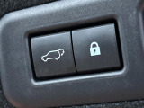 【パワーバックドア】スマートキーや運転席のボタンを押すだけでリアゲートが自動で開閉します!荷物を持っている時や、高い位置にあるバックドアを閉める際に便利な機能です♪