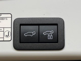 【パワーバックドア】スマートキーや運転席のボタンを押すだけでリアゲートが自動で開閉します!荷物を持っている時や、高い位置にあるバックドアを閉める際に便利な機能です♪
