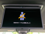 【フリップダウンモニター】大画面モニターで後席でもエンタメをお楽しみいただけます。小さなお子様にも大人気の装備です♪