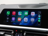 【アップルカープレイ】iPhoneがBMW車両とワイヤレスで接続されます。Apple CarPlayでは、オーディオストリーミングやメッセージングアプリがディスプレイに表示されます。