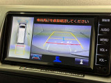 後方の見える安心をお届けするバックガイドモニター付:バックするときのアシストラインもあって楽々バック!車庫入れや縦列駐車をサポートし、苦手な駐車も安心です!今やもう手放せない装備ですネ♪