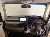 【前方視界】開放的な前方視界!運転がしやすく疲れにくいです♪窓が大きく、見通しがとっても良いおクルマですよ♪