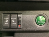 リアドアは乗り降りに便利な両側電動スライドドアです。また運転席に座っていながらスイッチ操作で自在にスライドドアを開け閉めできます。