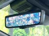 【デジタルインナーミラー】後席の大きな荷物や同乗者で後方が確認しづらい時でも安心!カメラが撮影した車両後方の映像をルームミラー内に表示。クリアな視界で状況の確認が可能です!