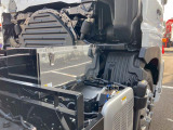 運転席側にステンレス製の工具箱が付いています。
