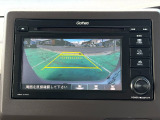 バック時目視しにくいクルマの周囲をカメラで映し出し、安全・安心駐車をサポート♪バックの苦手な方も後ろがハッキリ見えるので安心ですよ♪