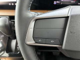 ハンドル左側のスイッチでオーディオの音量調整操作が可能なので、運転中でも楽に調整できます(^^♪