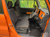 運転席シート廻りは使用感も少なく、良好な状態となっています。丁寧に使われていたことがよくわかりますね。