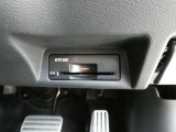 純正ETC2.0付 料金所もスムーズに通れ、割引料金の適用もあります。ビルトインできれいに収まっており、見た目もスマートです。