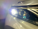 【LEDヘッドライト】悪天候や夜間走行時も良好な視界を確保し安心して運転できる高輝度LEDヘッドライトを装備!点灯速度が早く、消費電力も抑えられています。