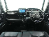 ◆視界広々で非常に運転しやすくロングドライブでも疲れを感じさせないすっきりとまとまったインパネ周りです。