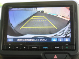 リアワイドカメラシステム!従来の視野に加えて、後方側方を約180&deg;まで見えるワイドビューと、後方を真上から見たような視野で駐車時などに便利なトップダウンビューの3つの視野があります!