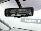 車両後方を映し出します・スマートルームミラー装備です。