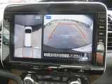 まるで上空から見下ろしているような感じで駐車が楽にできるインテリジェントアラウンドビューモニター