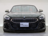 【キドニーグリル】BMWの代名詞。一目見ただけでBMWであると認識できる確固たるアイコンとして存在感を放ちます。