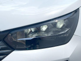 ●LEDヘッドライト:夜間走行時も良好な視界を確保し安心して運転できる高輝度LEDヘッドライトを装備!点灯速度が早く、消費電力も抑えられています。