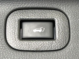 【パワーバックドア】スマートキーや運転席のボタンを押すだけでリアゲートが自動で開閉します!荷物を持っている時や、高い位置にあるバックドアを閉める際に便利な機能です♪