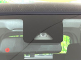 【スマートアシスト】走行中に前方の車両等を認識し、衝突しそうな時は警報とブレーキで衝突回避と被害軽減をアシスト。より安全にドライブをお楽しみいただけます。