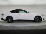 一目で伝わるBMW特有のスポーティーなプロポーションは、BMWの走行性能を生み出すのに欠かせない要因の一つです。細部まで拘りぬいたお車をぜひ一度ご覧ください!