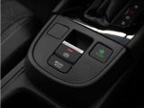 オートブレーキホールド機能付き電子パーキングブレーキ!ブレーキペダルを足から離しても停車状態を保ちます。アクセルを踏めば自動でブレーキが解除され、発進可能!