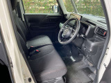 走行中の視線移動を少なくしたレイアウト。 安心して運転に集中できるマツダ独自の運転環境。