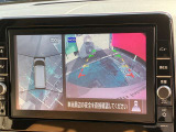 アラウンドビューモニター装備。前後左右4つのカメラから解析した、まるで上から車を見たような画像が映し出され、車の死角や駐車場の線も確認ができるようになります。日産の先進装備の1つです。