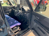 フラットシートによりとっても広々とした運転席です。