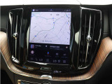 Googleのアプリとサービスがビルトインされ、スマホと同じように車両を直感的に操作できます。Googleマップが統合されており、リアルタイムの交通情報、音声操作によってより早く目的地に到着できます。